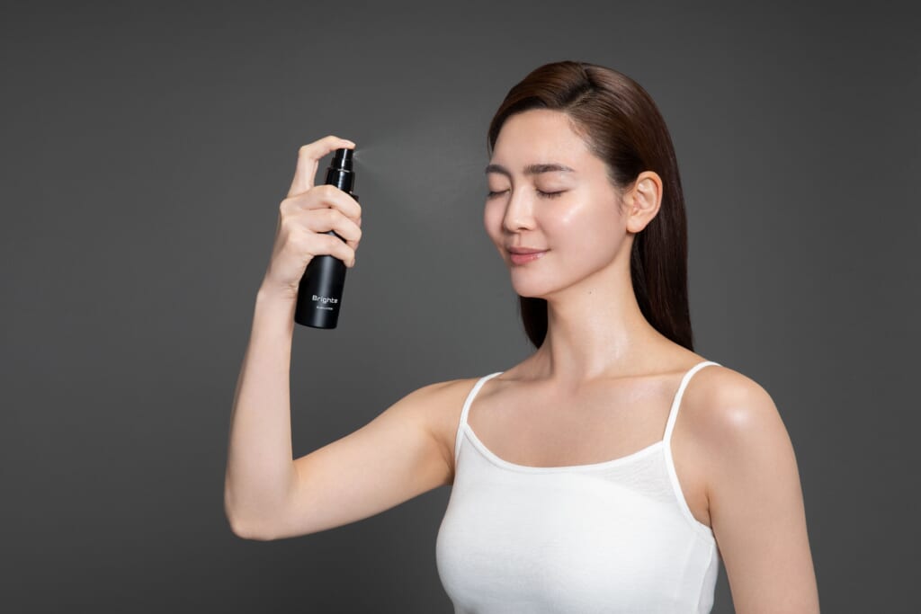 高級ミスト化粧水を実際に使用している画像