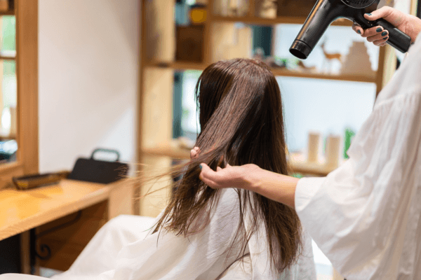 正しい手順で髪を乾かす