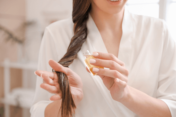 市販のヘアオイルやヘアクリームで保湿する