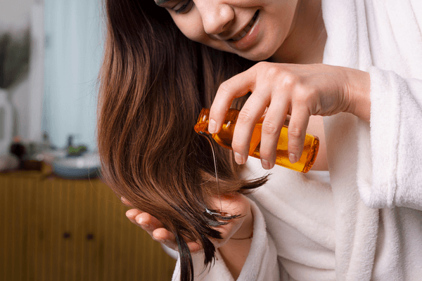 洗い流さないトリートメントで油分を補う