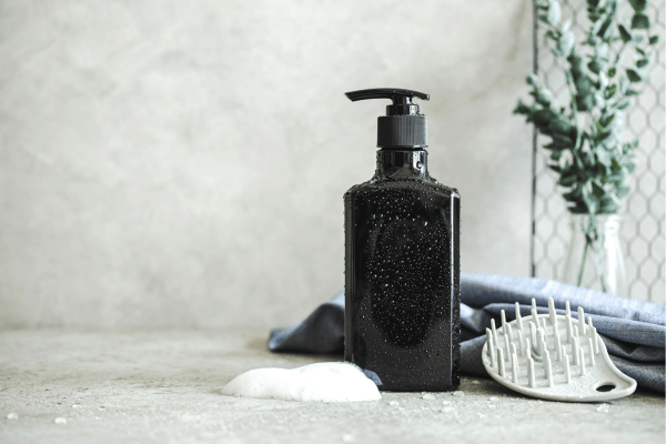 シャンプーは地肌ケアを意識してやさしく洗う